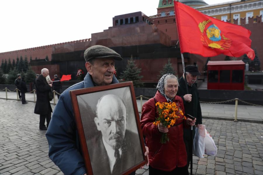 Эксперт из США: "Путин хотел бы убрать этот странный труп с Красной площади"