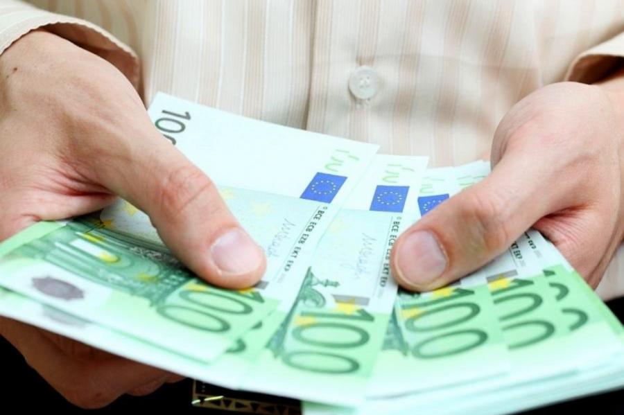 Средняя брутто-зарплата в третьем квартале увеличилась до 1091 евро