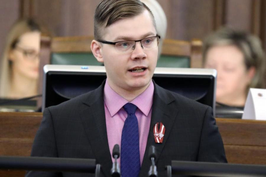 Депутат горд: Нацблок не пустил в Латвию безграмотных гастарбайтеров