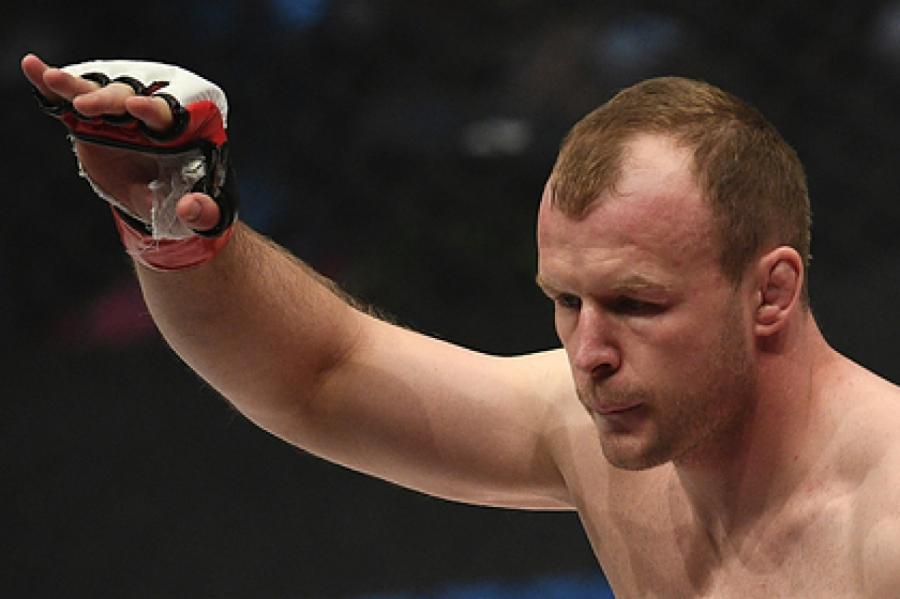 Россиянин Шлеменко задушил бывшего бойца UFC
