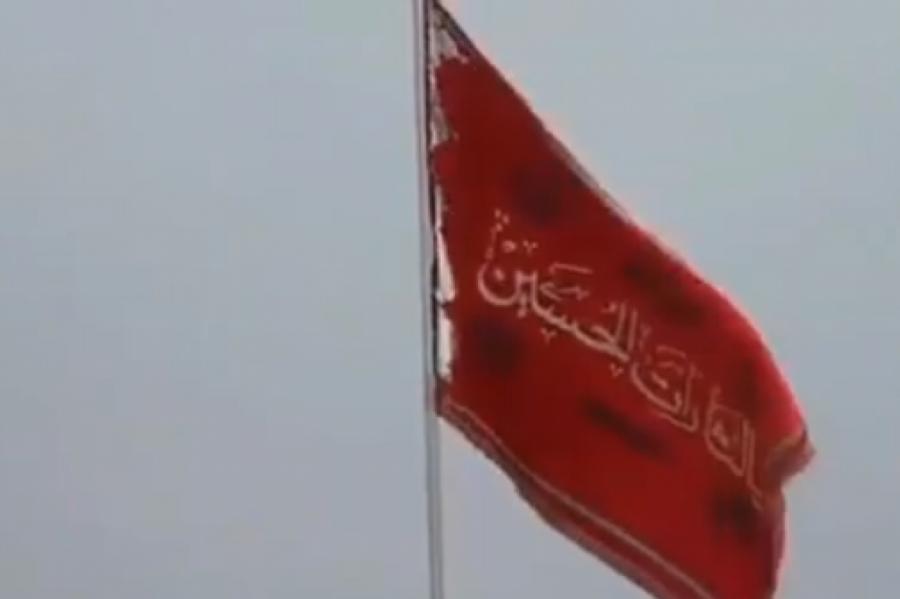 Над иранской мечетью подняли красный флаг мести