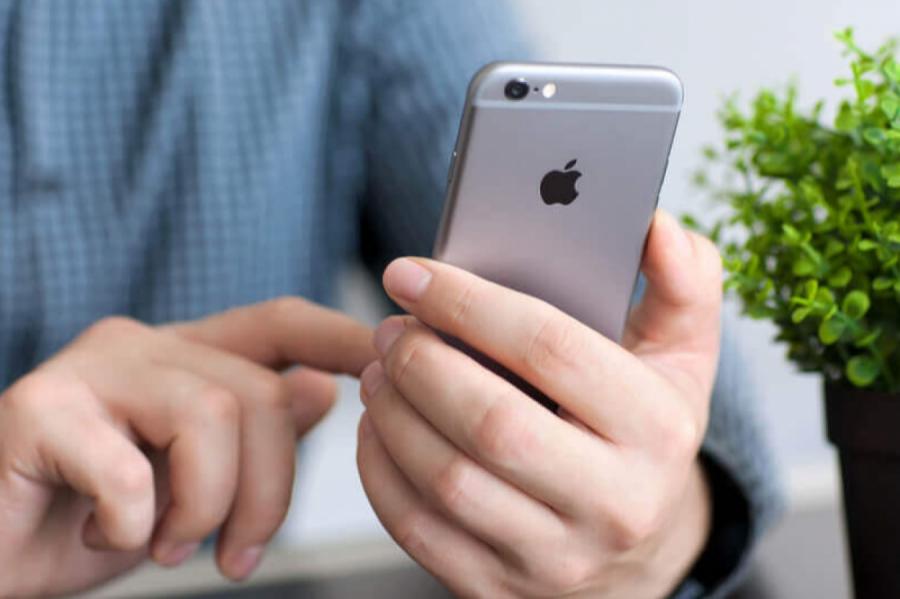 Офицер Apple будет копаться в содержимом пользователей телефонов iPhone