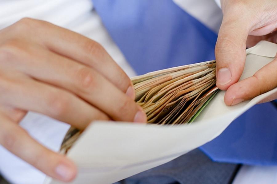 Зарплаты в конвертах: как они туда попадают в латвийских фирмах