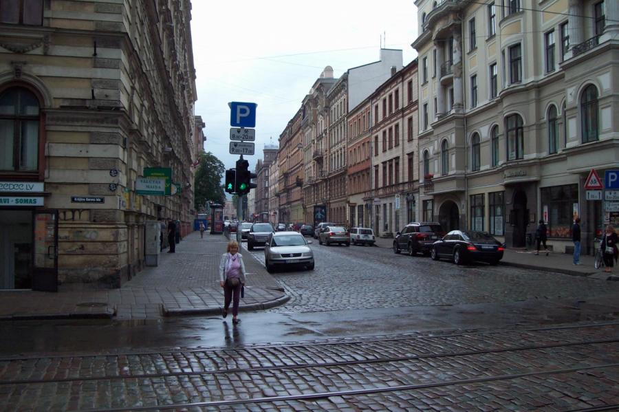 Улица Блауманя в Риге сегодня полностью предоставлена пешеходам