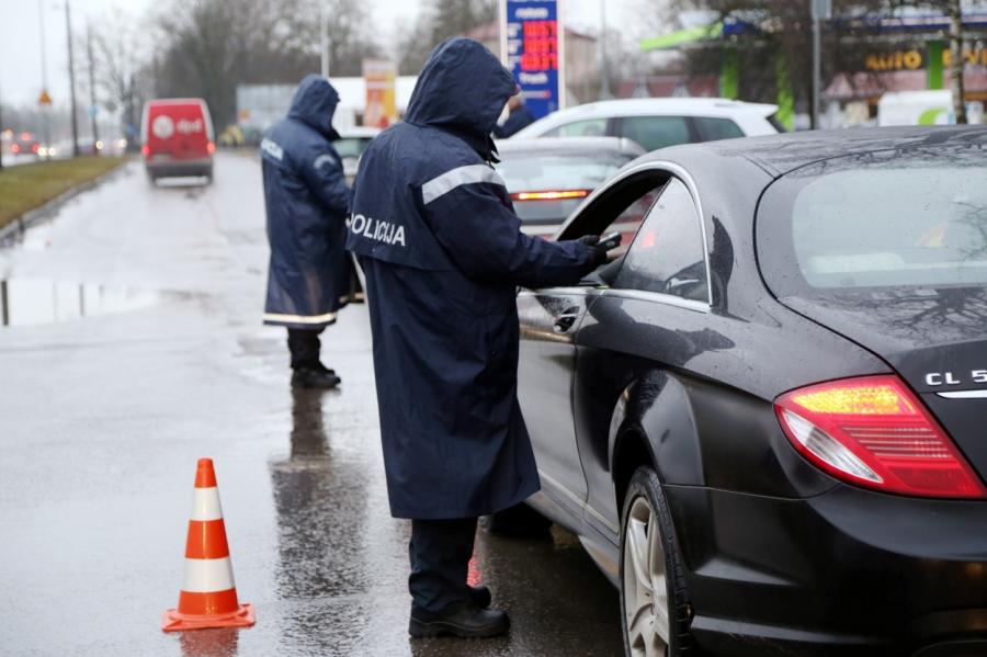 Обычные выходные: полиция Латвии продолжает отлавливать пьяных водителей