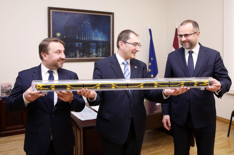 Министр представил новый дизайн латвийских электричек (+ФОТО)
