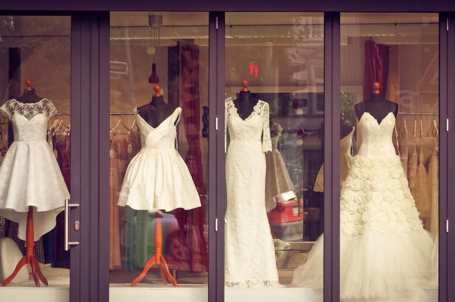 Рижские невесты перед свадьбой остались без платьев