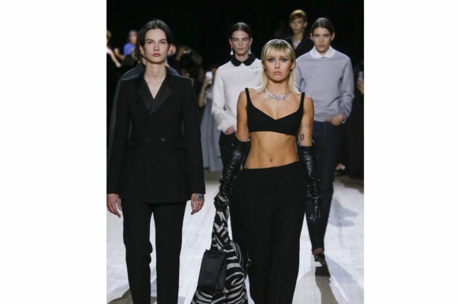 Майли Сайрус стала моделью на показе Marc Jacobs RTW Fall 2020