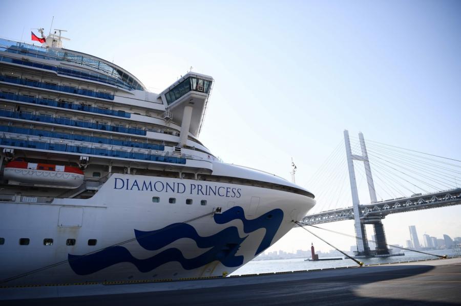 Американцев эвакуируют с лайнера Diamond Princess до окончания карантина
