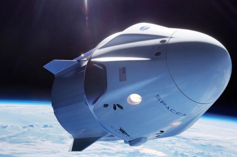 SpaceX организует туристический полёт на орбиту