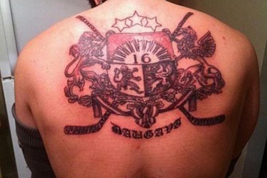 Новые правила: почему в Латвии могут запретить цветные татуировки?