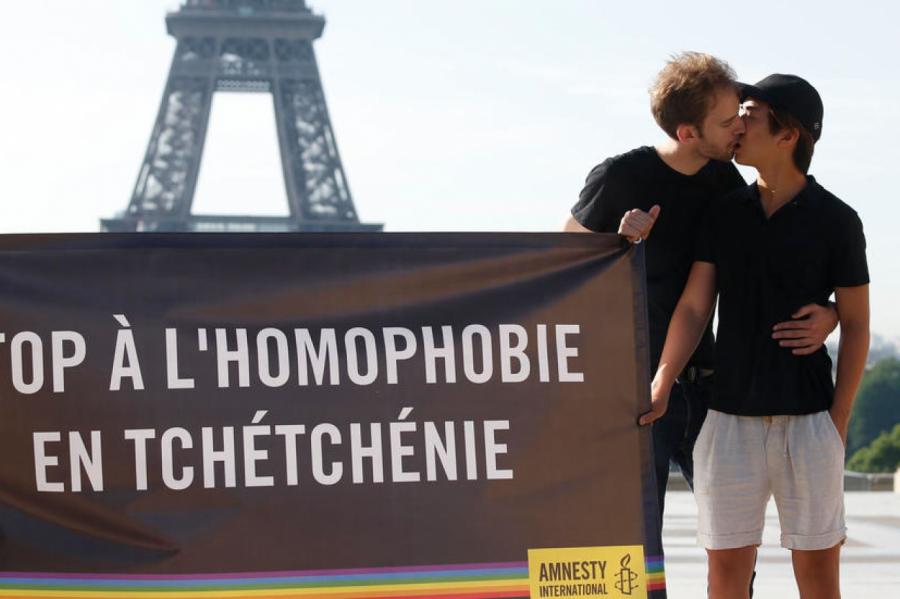 "Мы не смогли спасти всех": рассказ о том, как эвакуировали геев из Чечни