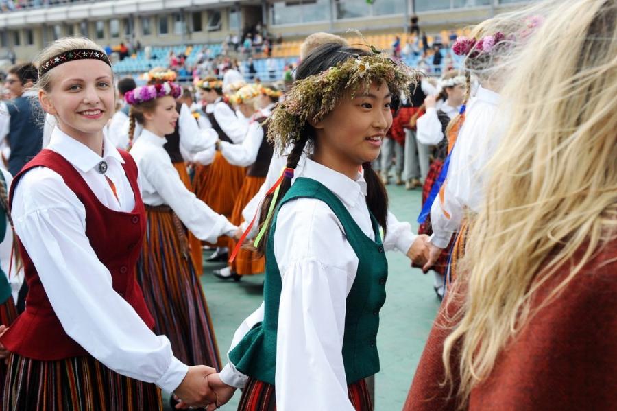 Исследование: 77% латвийцев довольны жизнью в своей стране!
