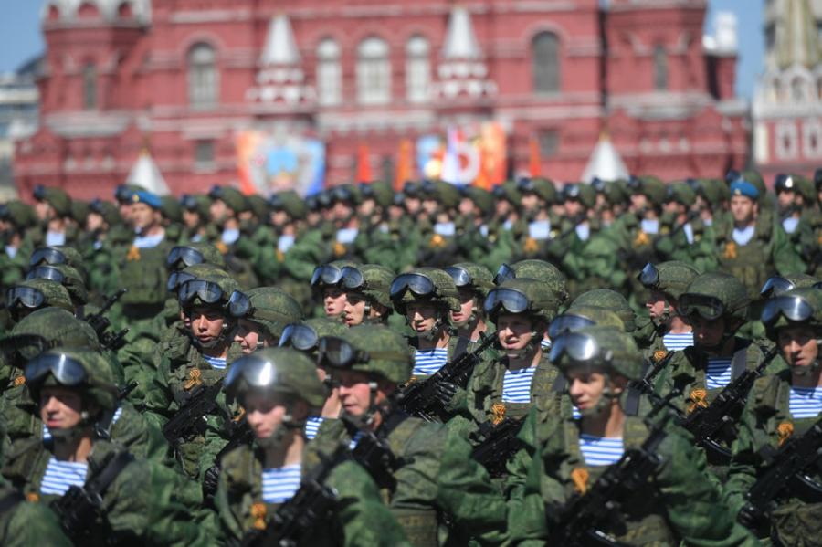 Пригласит ли Путин Зеленского в Москву на Парад победы 9 мая?
