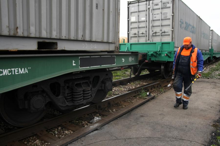 Просьба освободить вагоны: начались массовые увольнения железнодорожников Латвии