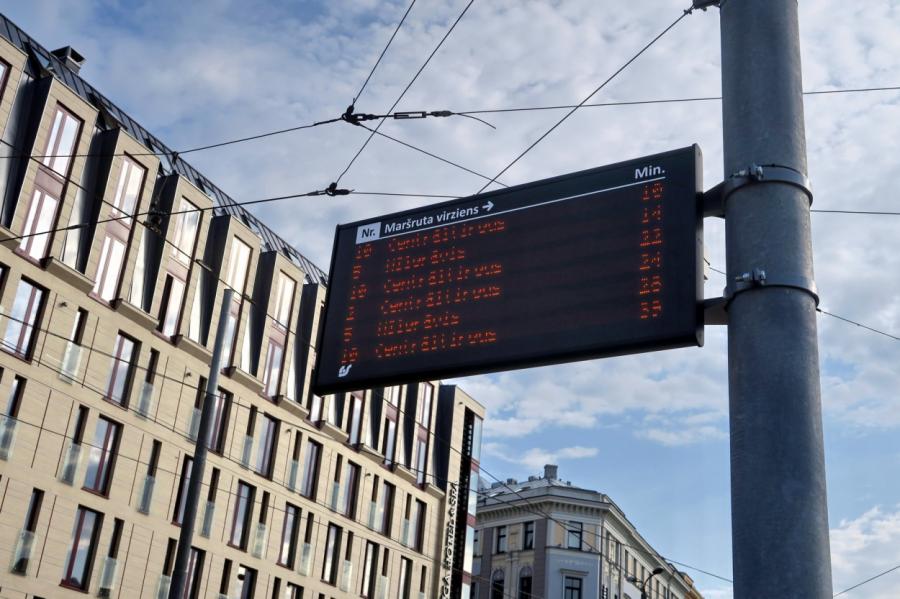 Сколько ждать троллейбус: табло-таймеры едут на окраины Риги