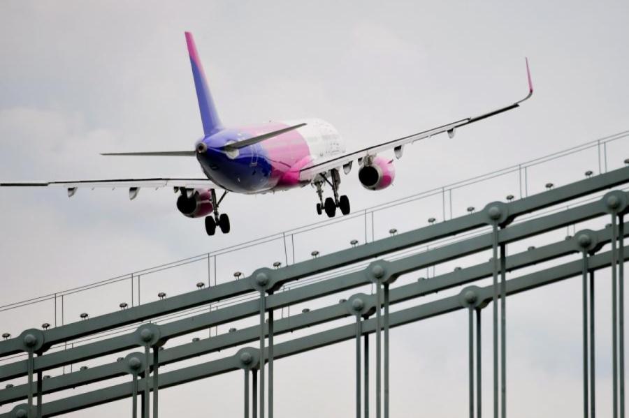 Wizz Air закрыла базу в Риге. Деньги за билеты вернут