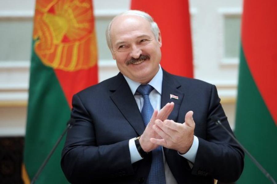 Лукашенко перед лицом коронавируса предложил "умереть" стоя