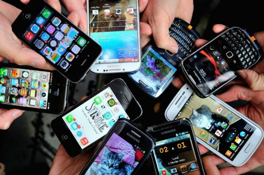 Власти Латвии будут следить за зараженными гражданами через мобильные телефоны