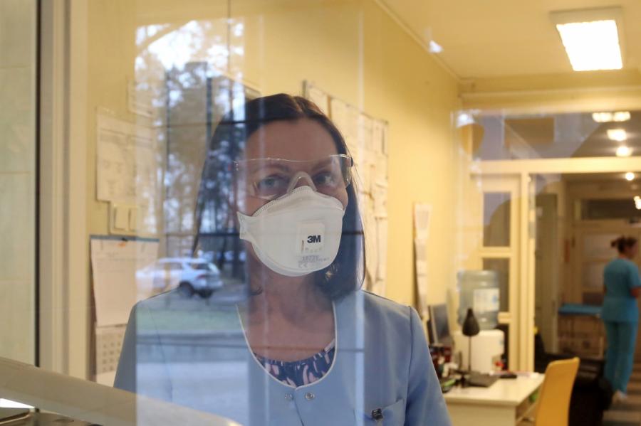 Коронавирус нашли ещё у нескольких медицинских работников в Латвии