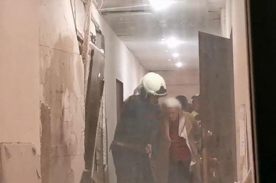 Вышибло дверь и часть стены: в Зиепниеккалнсе прогремел взрыв (+ФОТО)