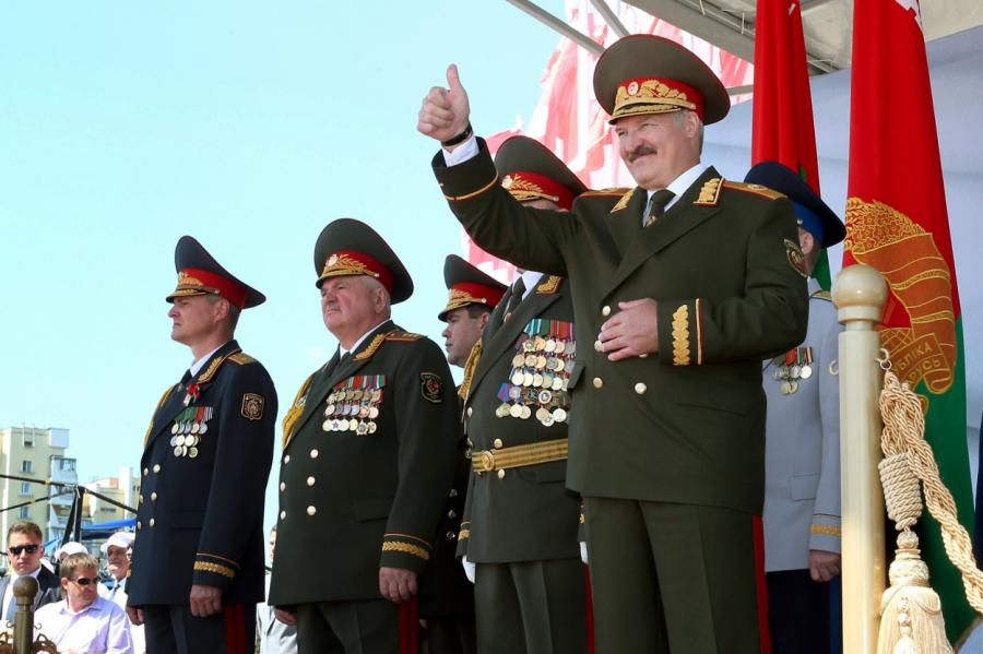 Не дождавшись решения властей, белорусы стали сами уходить на карантин