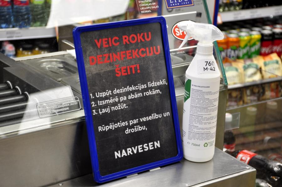 “Магазины – не больницы!”: латвийские торговцы против обязательных дезинфекторов