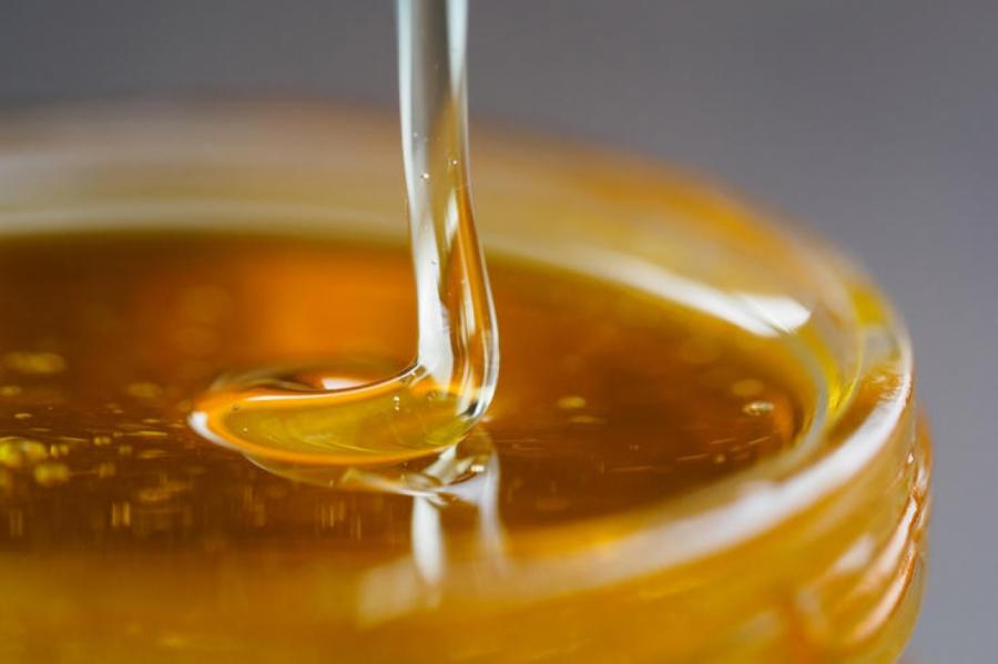Латвийские пчеловоды подарили медикам более двух тонн меда