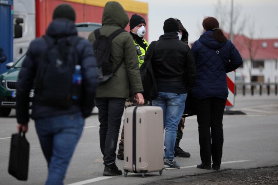 Латвийцы возвращаются окольными путями: дорога из США в Ригу ведет через Минск