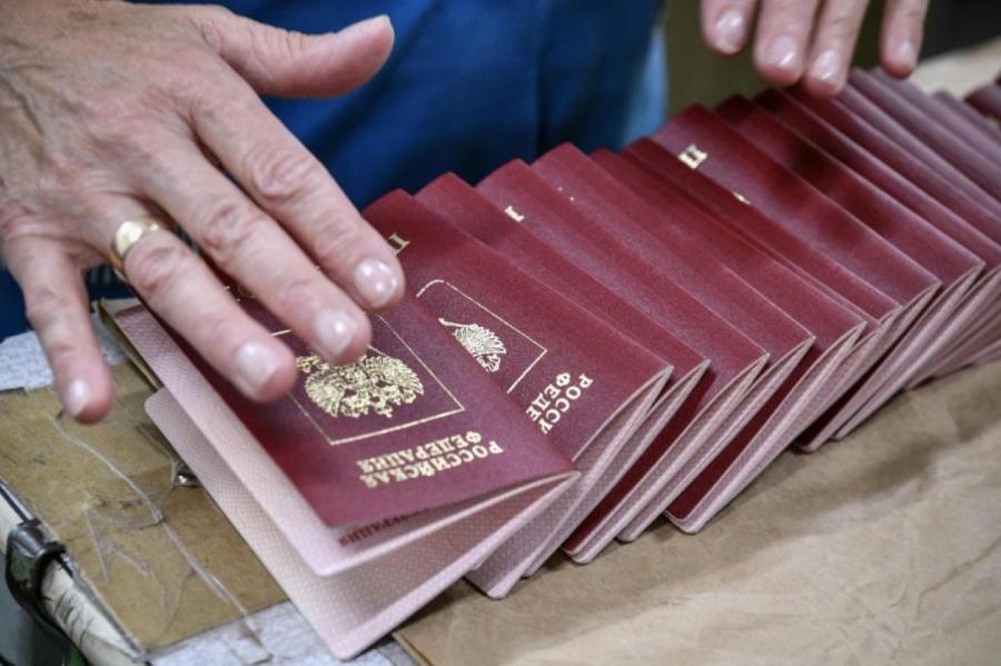 Госдума приняла закон о получении гражданства без отказа от иностранного