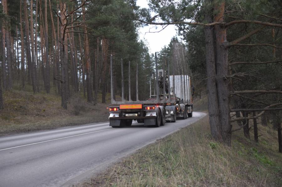 Экономика давит на тормоз: с дорог Латвии пропал каждый четвертый автомобиль