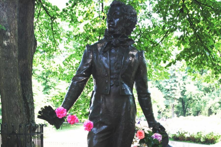 Пушкинисты ответили профессору, которой не понравился памятник Пушкину в Риге