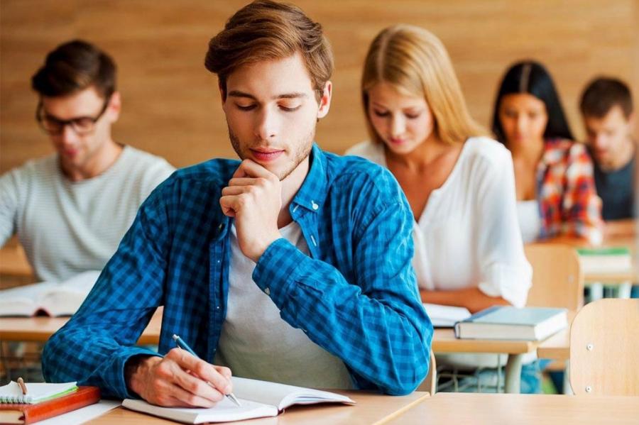 Школьные экзамены в Латвии: что будет с выпускниками 9-х и 12-х классов