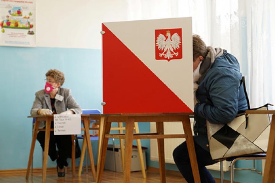 Польша отменила президентские выборы на фоне коронавируса