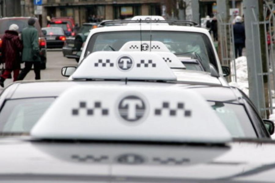 Наконец-то: стоянки такси в рижских районах отдадут жителям