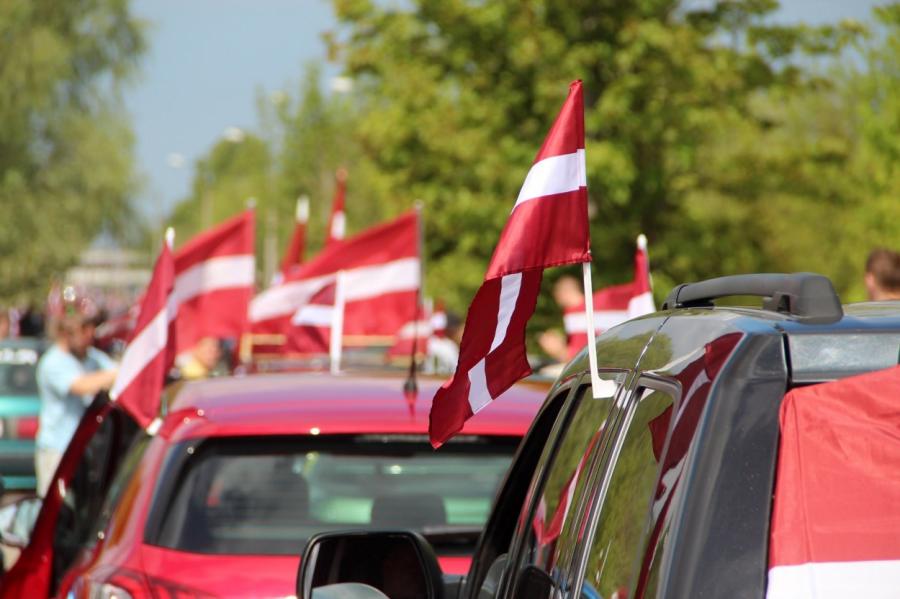 Нацблок призывает жителей к участию в "коронакризисном" заезде флагов
