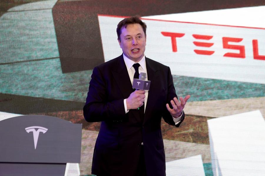Илон Маск получил первую премию в Tesla — $706 млн