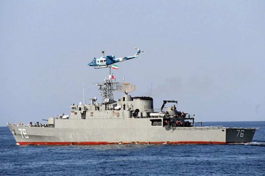 Иранский эсминец обстрелял дружественный корабль и убил весь его экипаж