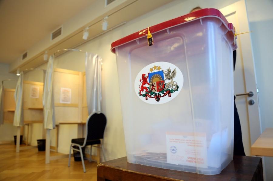 На выборах Рижской думы пожилых людей просят голосовать отдельно