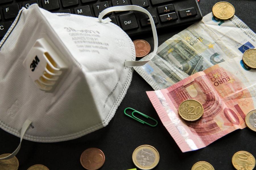Время тратить деньги: правительство Кариньша демонстрирует непривычную щедрость