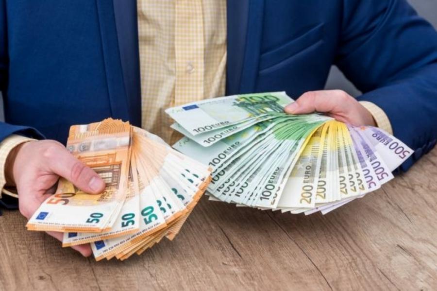 ТОП: сто женщин и мужчин Латвии выписали себе 160 миллионов евро