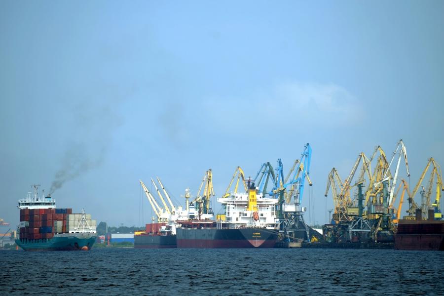 Грузооборот Рижского порта за четыре месяца уменьшился на четверть