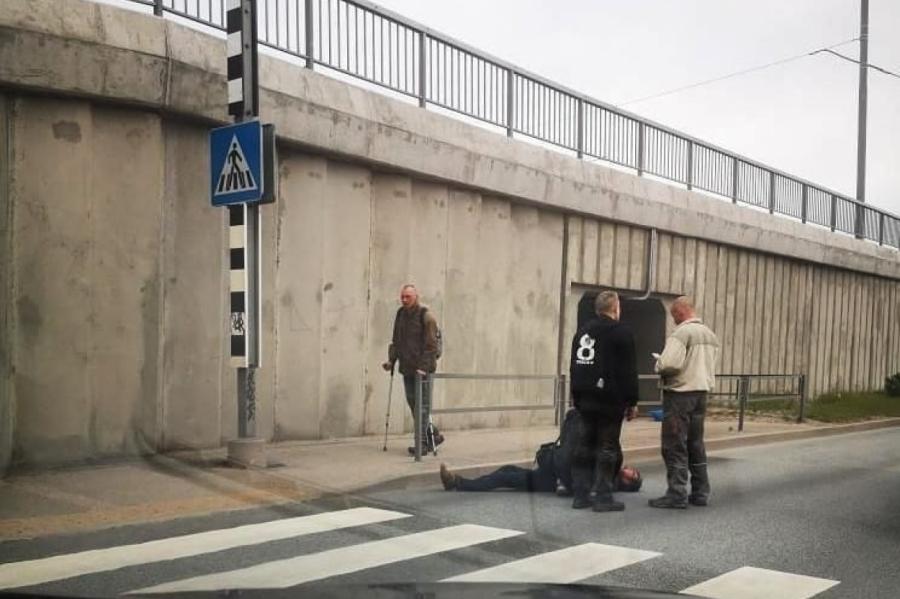 ЧП в Риге: неизвестный водитель “BMW” переехал мужчину на пешеходном переходе