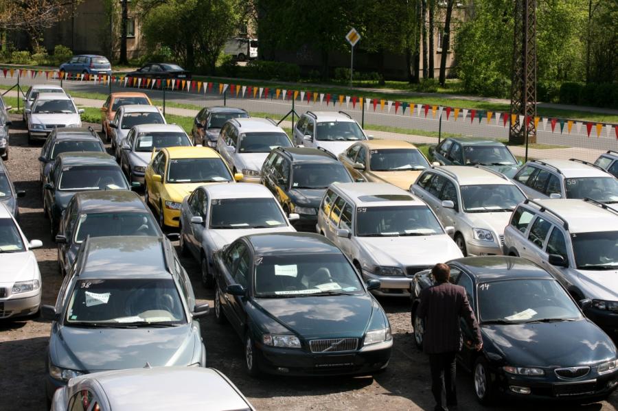 В Латвии рухнули продажи подержанных автомобилей