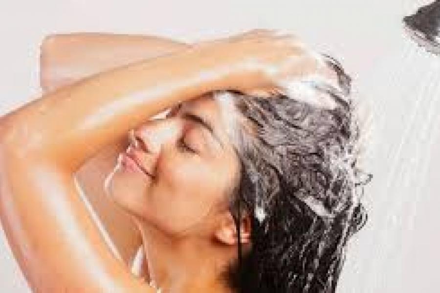 Густые и шелковистые: 7 базовых правил мытья головы