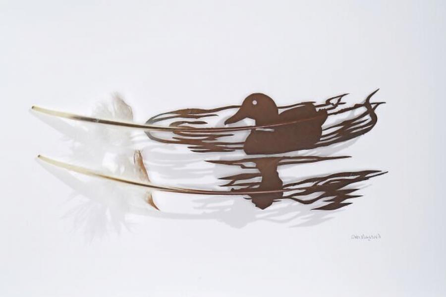 Художник превращает перья птиц в произведения искусства
