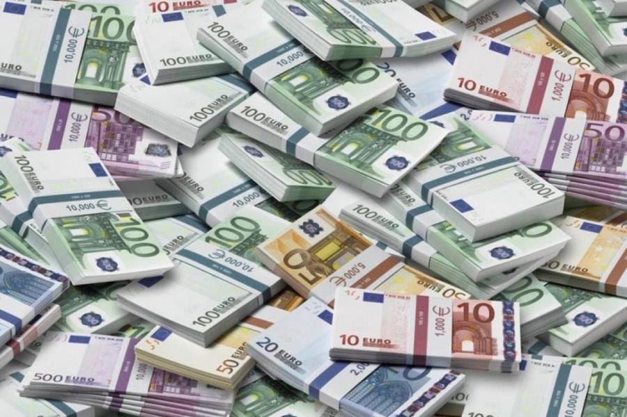 Политик призывает раздавать латвийцам по 250 евро ежемесячно. За то что они есть