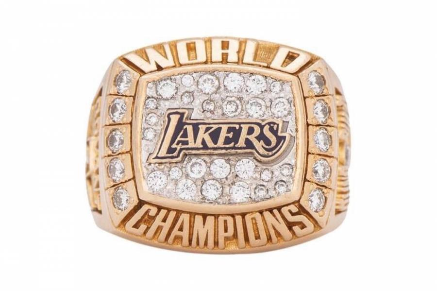 Чемпионское кольцо Kobe Bryant 2000 года выставлен на аукцион за $206 тысяч