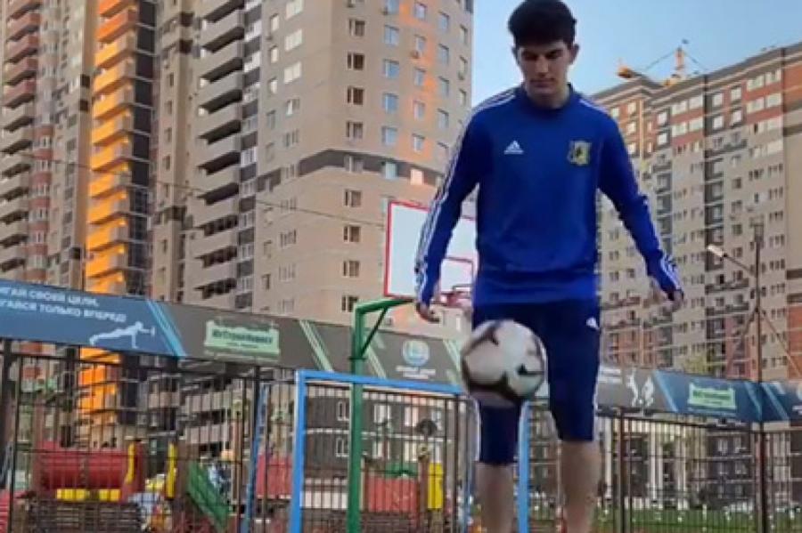 Российский футболист улучшил трюк с баскетбольным кольцом и бросил вызов Роналду