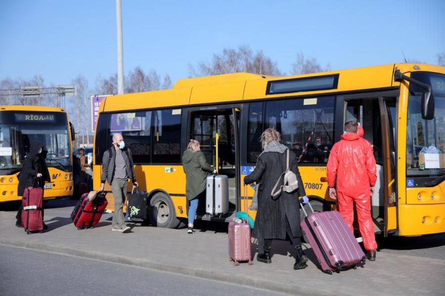 Объявлено, сколько еще латвийцев хотят срочно вернуться в Латвию